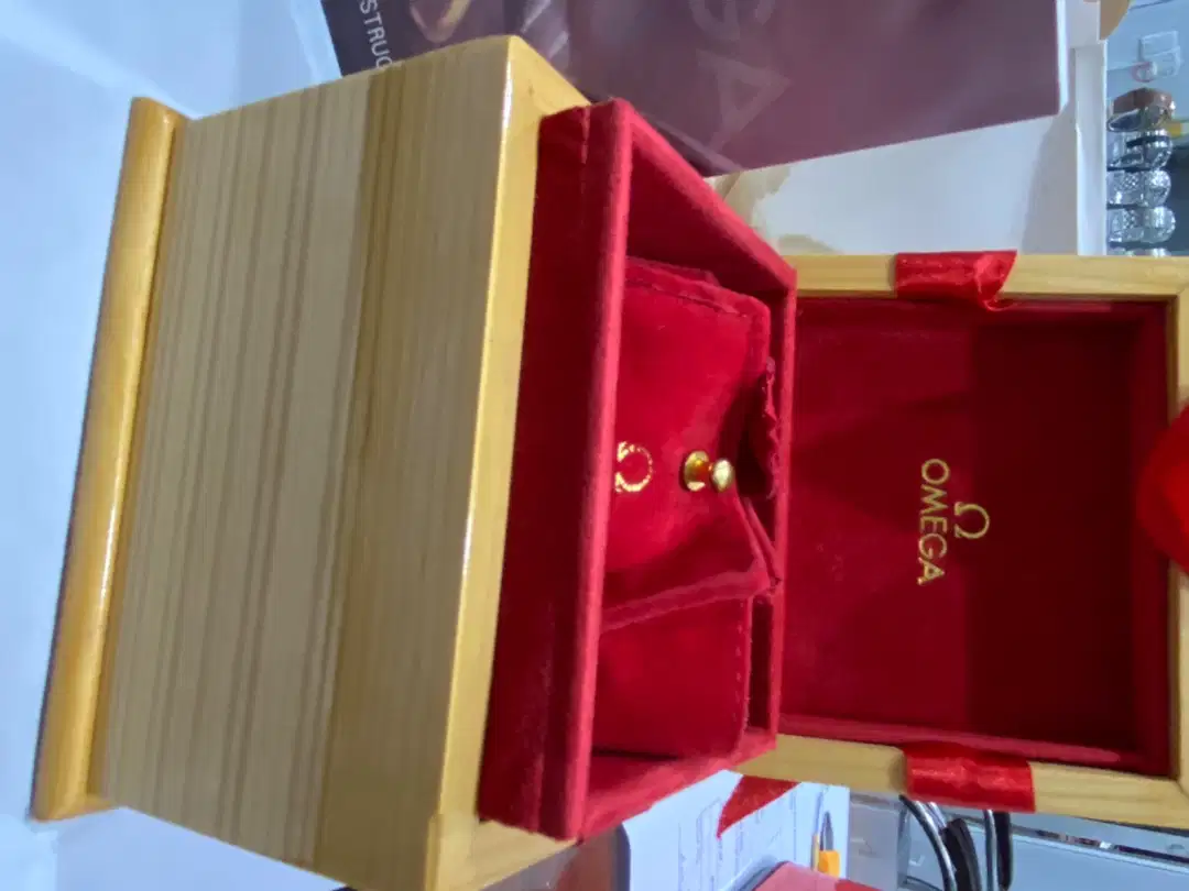 GENUINE OMEGA SPECIAL GIFT WATCH BOX.RARE AVAILABLE FOR SALE