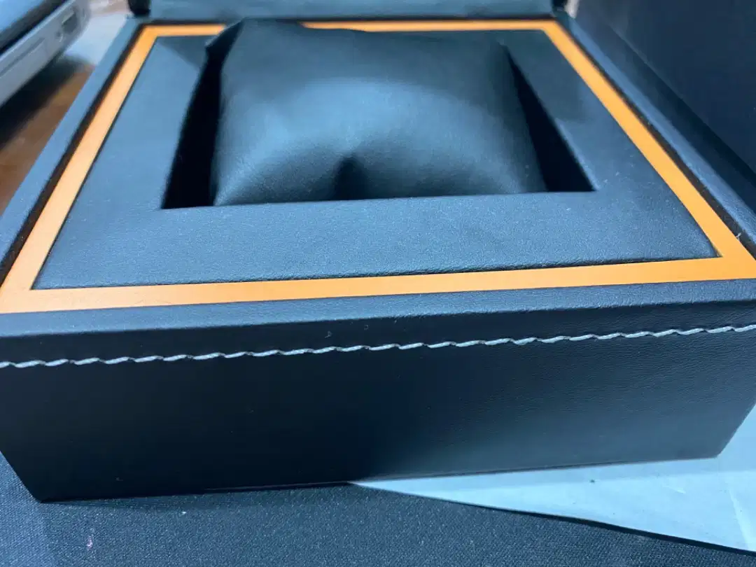 NEW BEAUTIFUL TAG HEUER GENTS WATCH BOX AVAILABLE FOR SALE