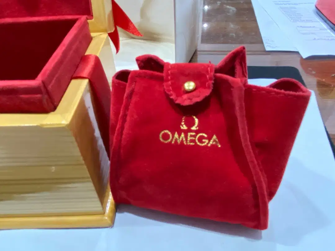 GENUINE OMEGA SPECIAL GIFT WATCH BOX.RARE AVAILABLE FOR SALE