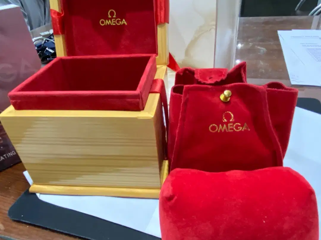 GENUINE OMEGA SPECIAL GIFT WATCH BOX.RARE AVAILABLE FOR SALE