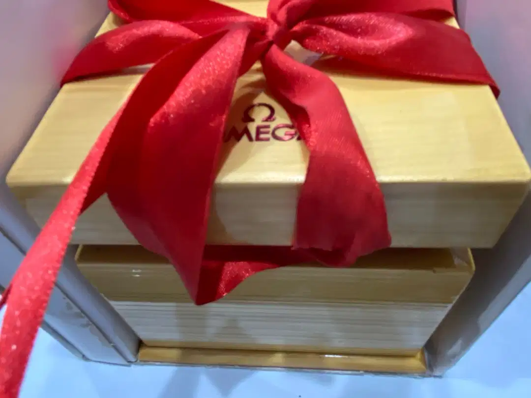 GENUINE OMEGA SPECIAL GIFT WATCH BOX.RARE AVAILABLE FOR SALE