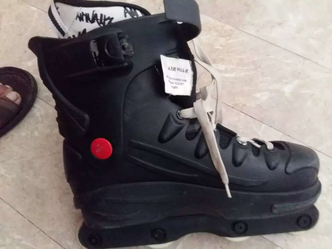 scating Air walk model no 254013 conditon 10/10 impot england.