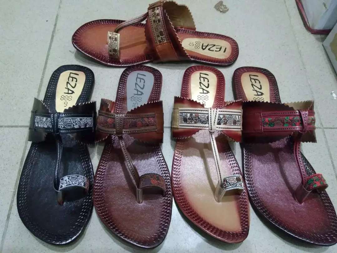 Casual footwear wholesale price