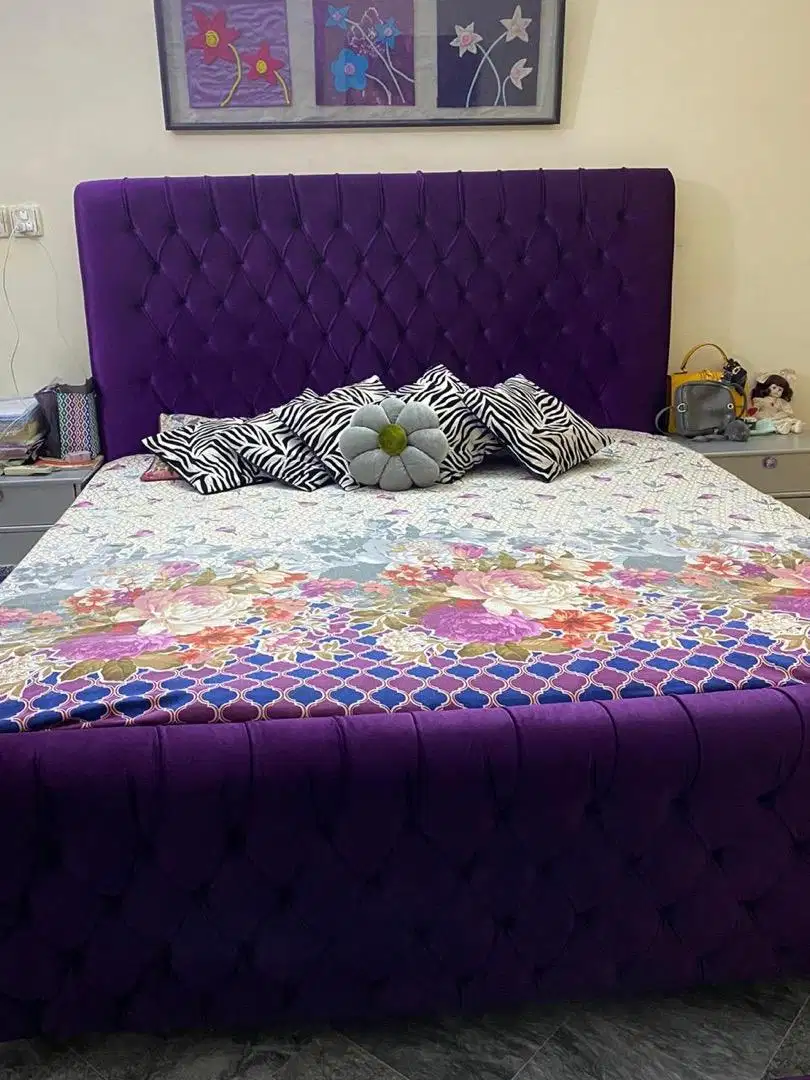 Bed with side tables Available for Sale in Lahore
