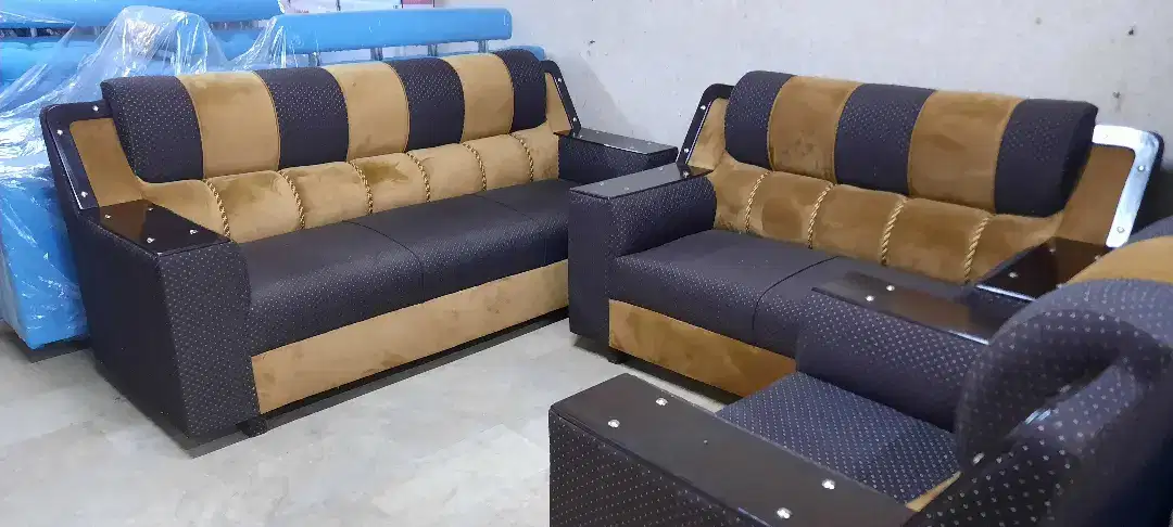 6 Seater Sofa Available for sale