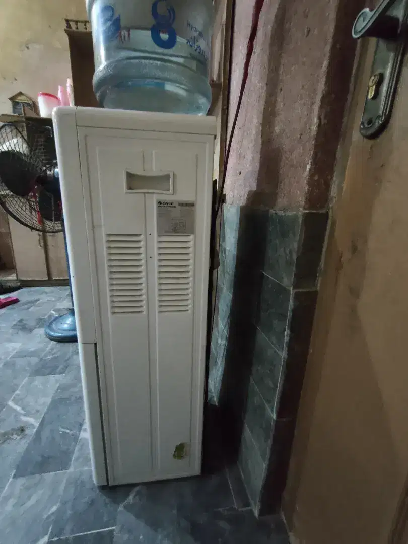 Water dispenser (Gree) available for sale