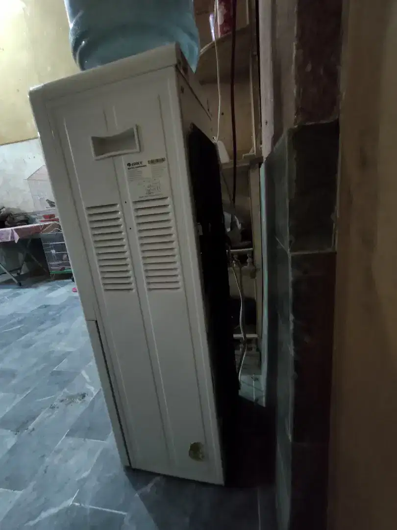 Water dispenser (Gree) available for sale