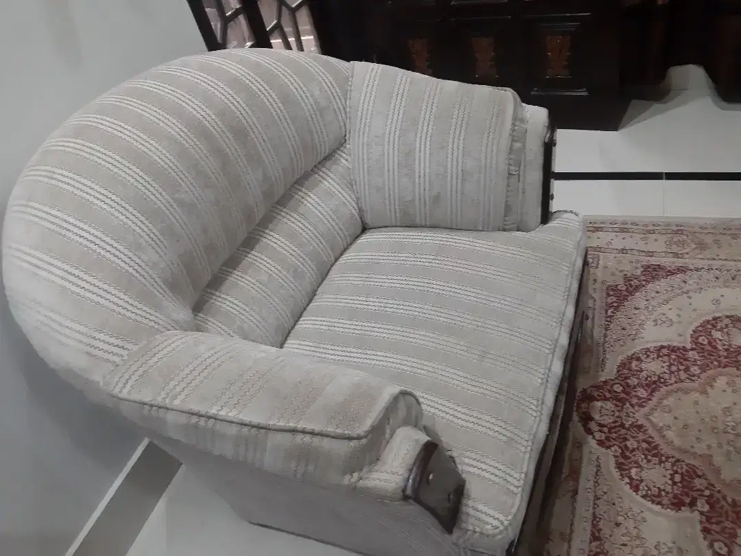 Sofa 5 seater set Available for sale