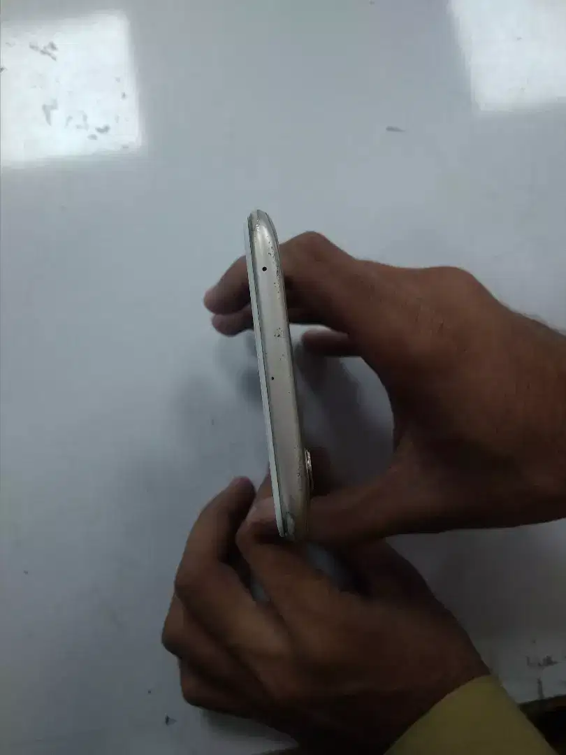 Oppo F5 4/32gb smartphone Available  for Sale in Faisalabad