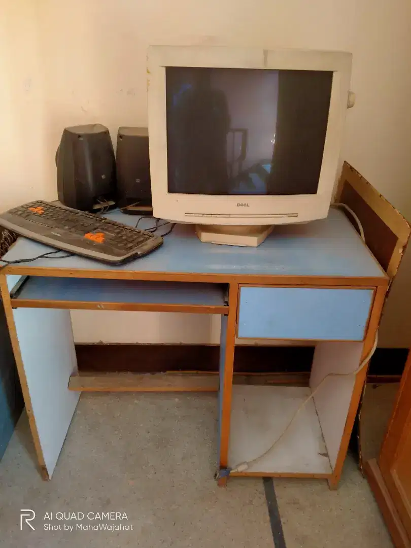 Computer Pentium 4 with computer table available for sale