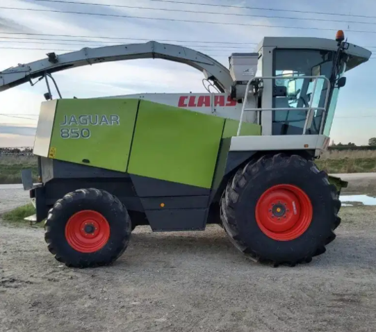 New CLAAS JAGUAR 850 MODEL 2002 SILAGE MACHINE FOR SALE