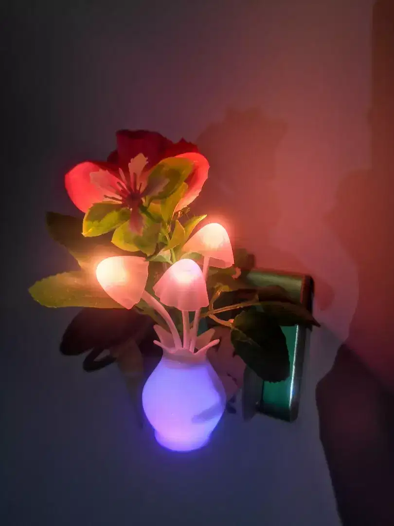 New Beautiful Mashroom Night Light with night Sensor Available for Sale in Wah
