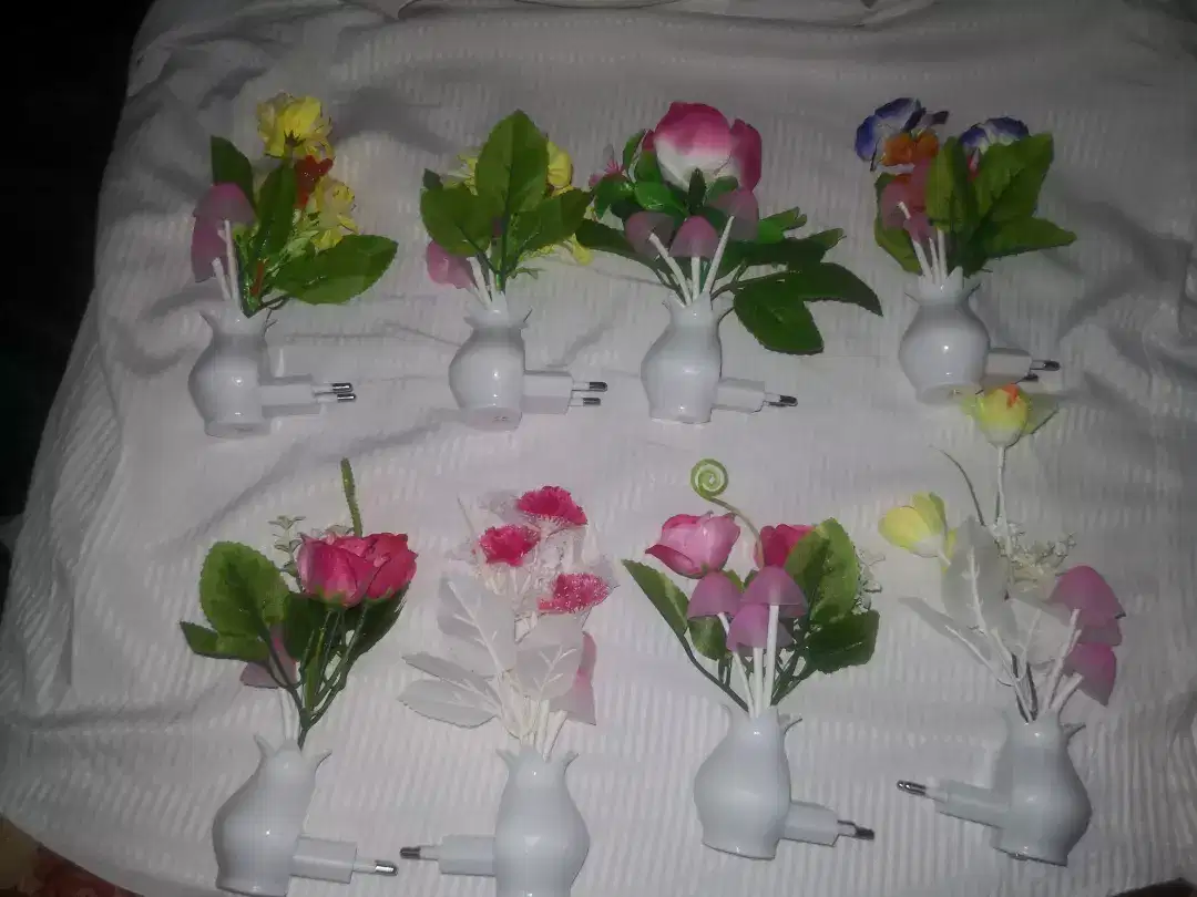 New Beautiful Mashroom Night Light with night Sensor Available for Sale in Wah