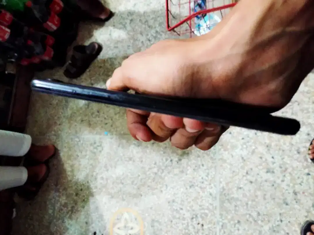 Oppo F7 Android phone available for sale