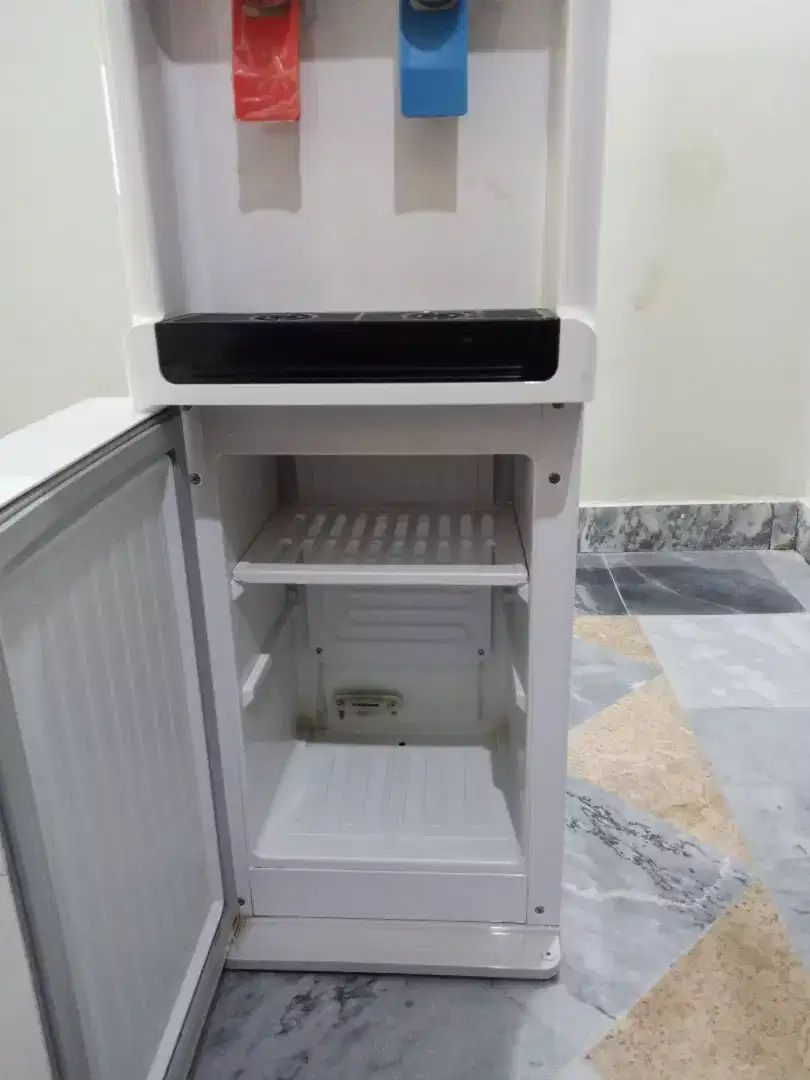 Water dispenser Available for Sale in Sahiwal