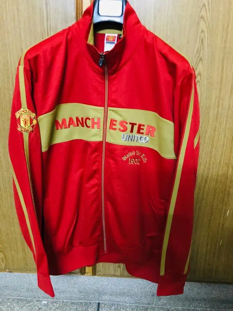 Manchester United zipper available for sale