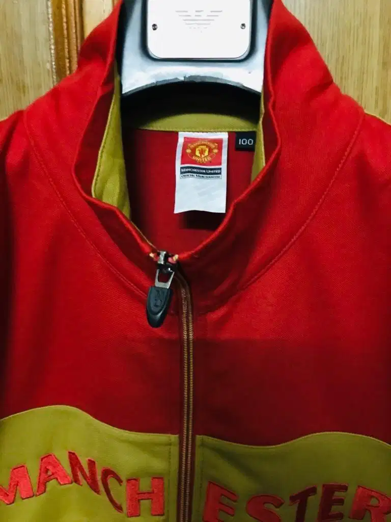 Manchester United zipper available for sale