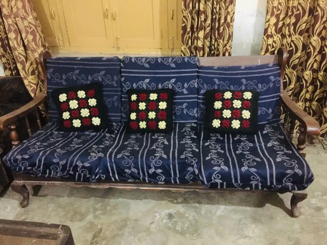 wood sohfa good condition available for sale in Multan