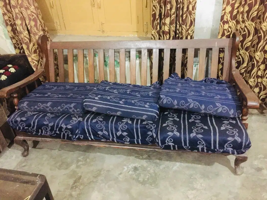 wood sohfa good condition available for sale in Multan