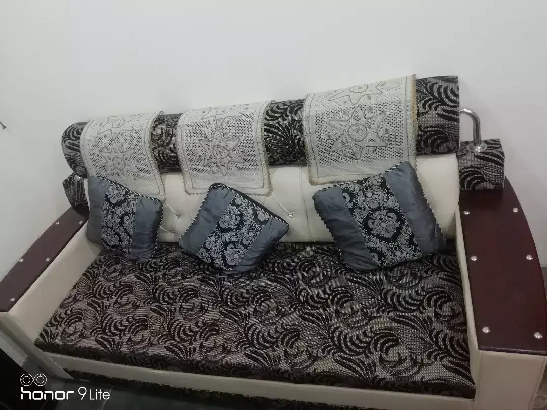 5 seatr sofa set available for sale