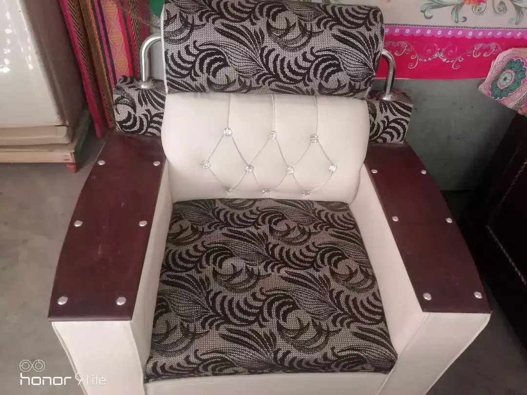 5 seatr sofa set available for sale