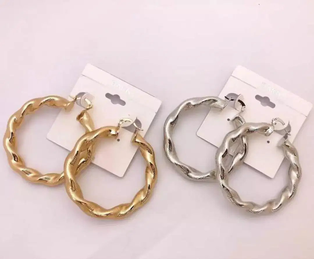New Earrings with steel metal Available for Sale in Rahimyar Khan