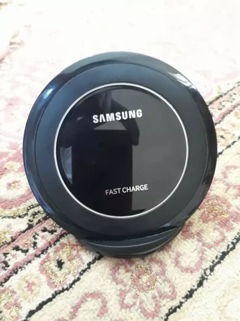 Samsung fast charging wireless charger Available for Sale in Kohat
