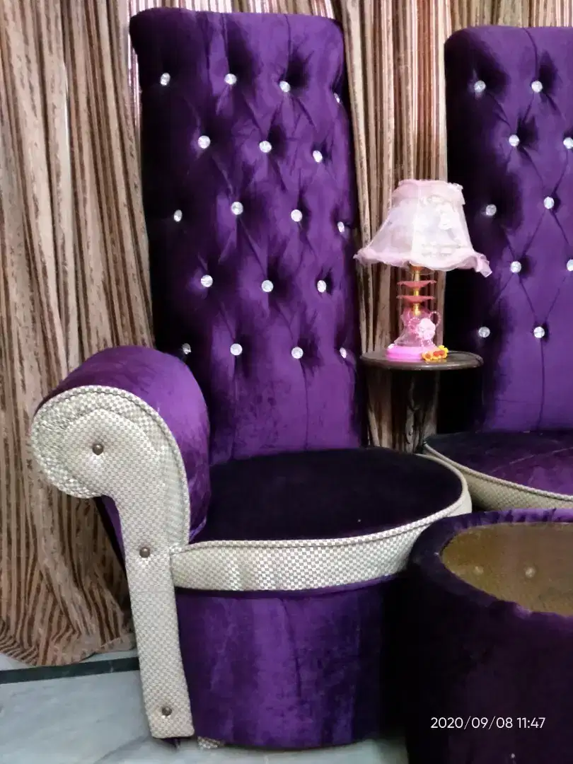 New imported velvet king size bed and high chairs set Available for Sale