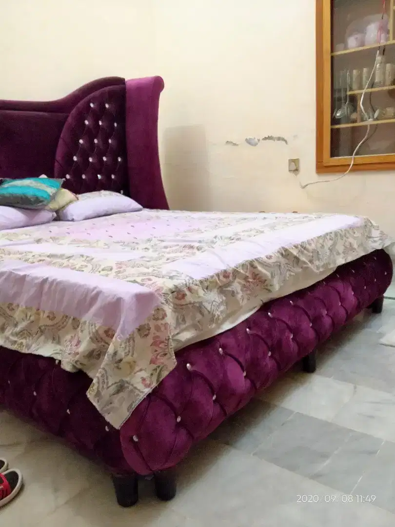 New imported velvet king size bed and high chairs set Available for Sale