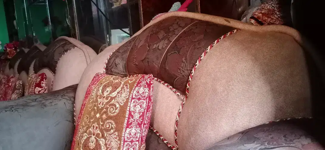 5 seater sofa Available  for sale in Charsadda