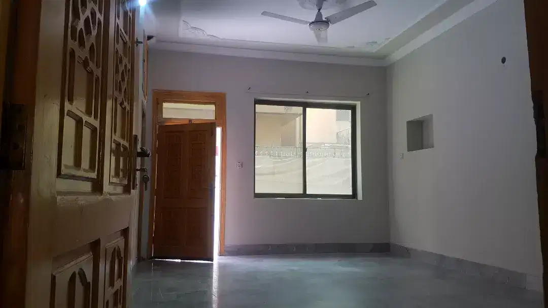 10 Marla House Available for Sale in Hayatabad phase 2 sector J-3