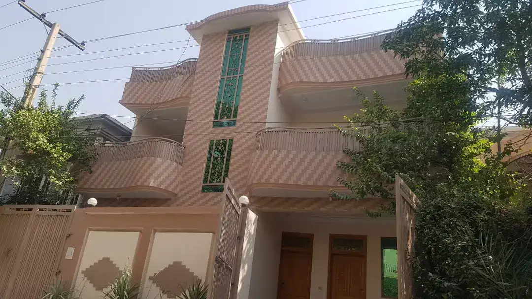 10 Marla House Available for Sale in Hayatabad phase 2 sector J-3