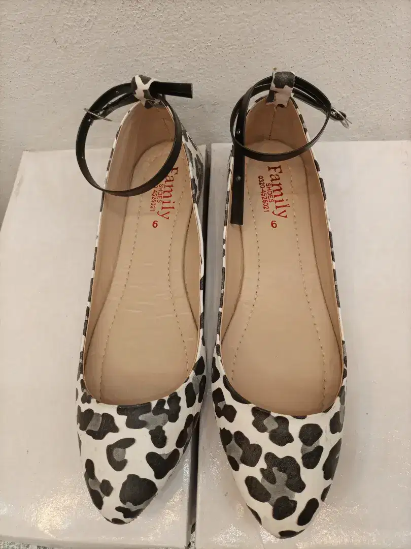 Ladies Shoes Available for sale