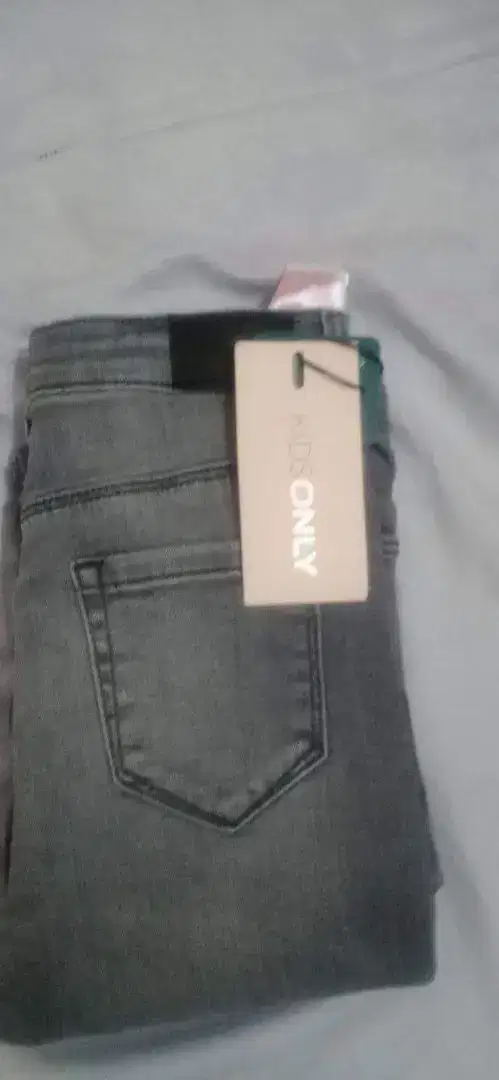 WOMAN JEANS AVAILABLE FOR SALE