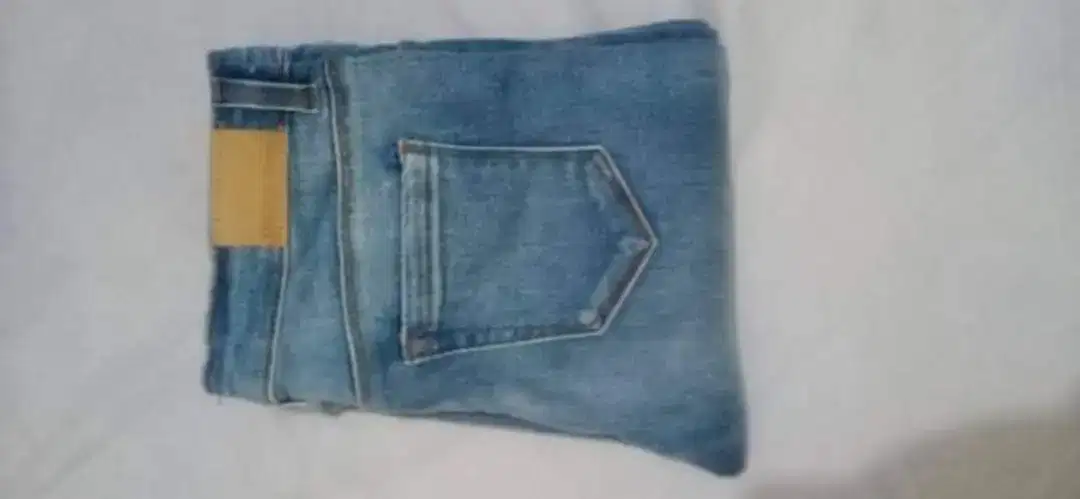 WOMAN JEANS AVAILABLE FOR SALE