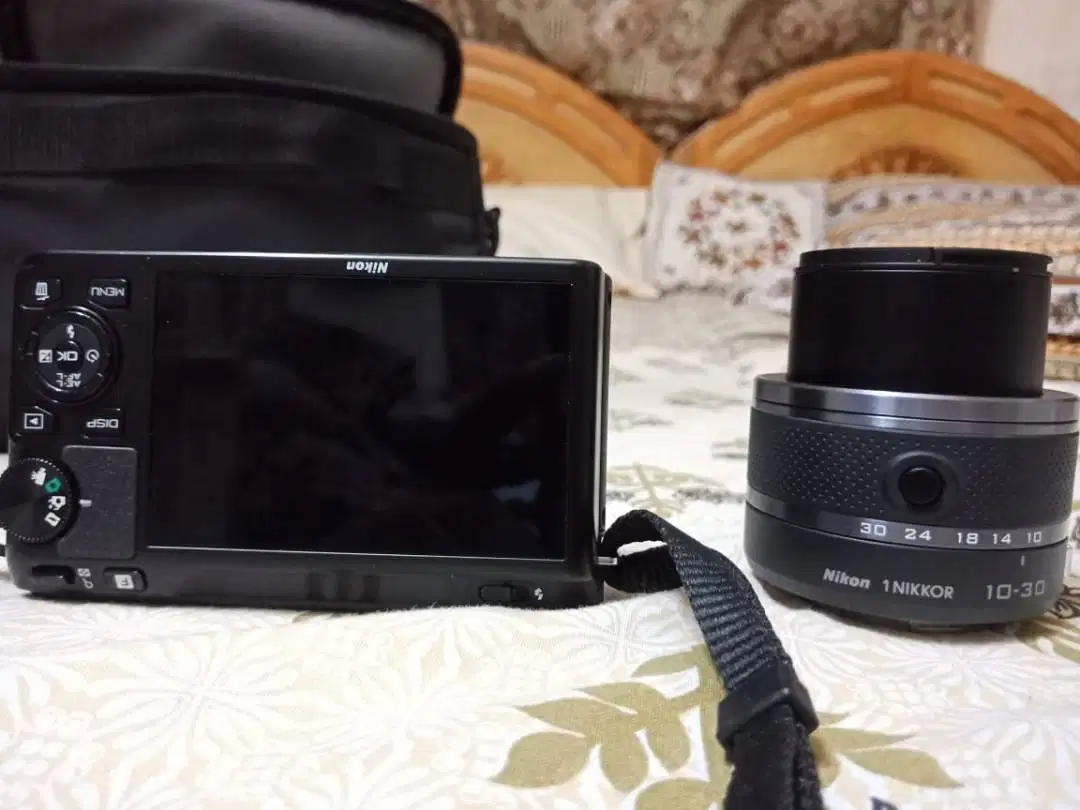 Nikon j1 Dslr camera exchange possible Available