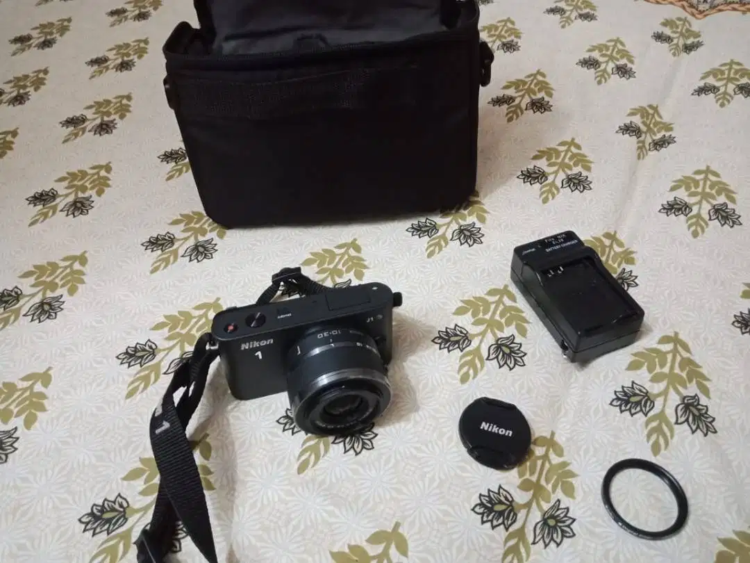 Nikon j1 Dslr camera exchange possible Available