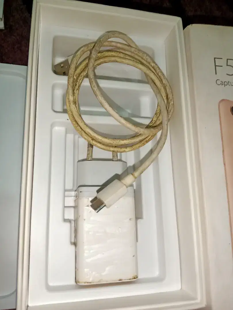 Oppo F5 3/32gb smartphone with Full box Available for Sale in Peshawar