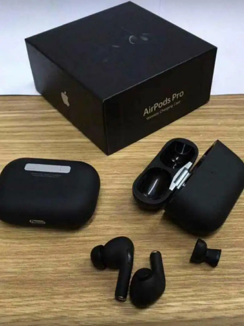 Airdots, Earbuds, Bluetooth Earbuds, Samsung Buds, Apple Airbuds