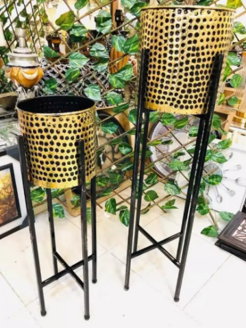 New Metal golden leaf Planter set  Available for Sale