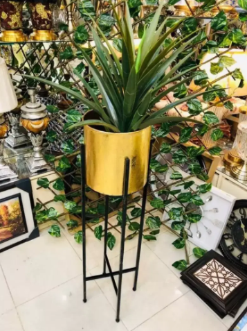 New Metal golden leaf Planter set  Available for Sale
