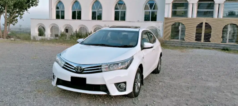 White Toyota Corolla Altis Grande CVT-i 2016 Available for Sale in Islamabad