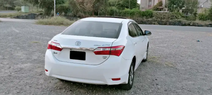 White Toyota Corolla Altis Grande CVT-i 2016 Available for Sale in Islamabad