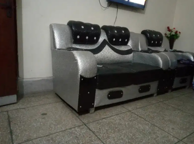 Sofa set Available for sale