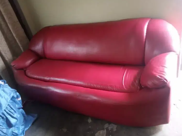 Sofa set Available for sale