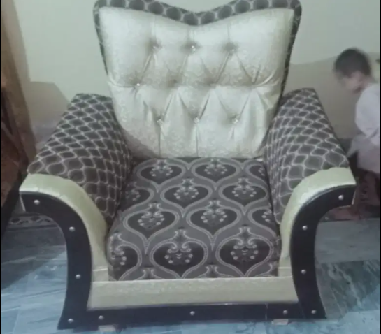 Sofa set Available for sale