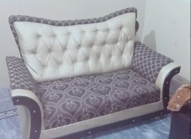 Sofa set Available for sale