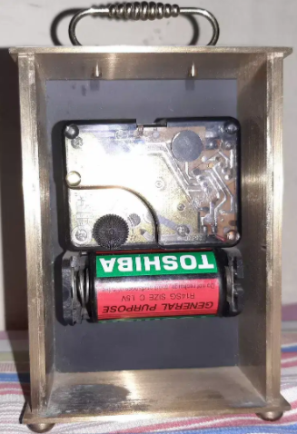 Antique clock for Home Decoration Available for Sale in Multan