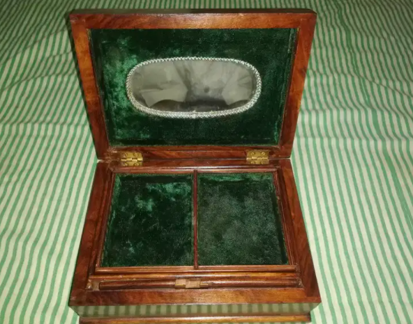 Antique vintage jewelry box Available for sale