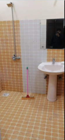 1 Canal House available for Sale